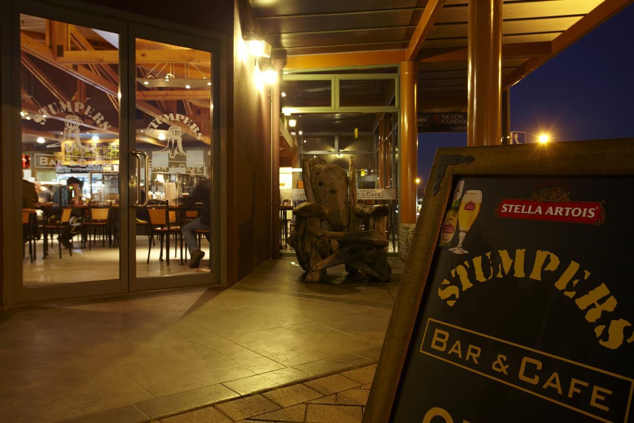 Stumpers Hotel Хокитика Экстерьер фото